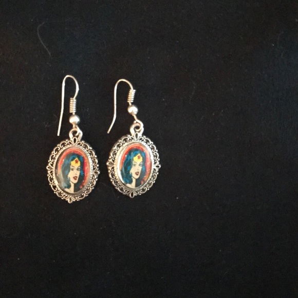 Jewelry - Wonder Woman🎈Earrings